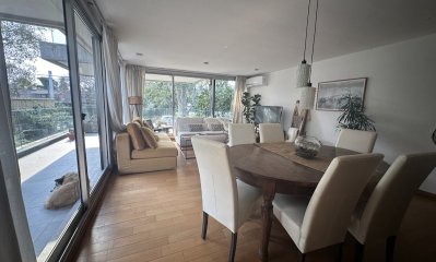 Venta apartamento de 3 dormitorios + servicio +garaje en Carrasco
