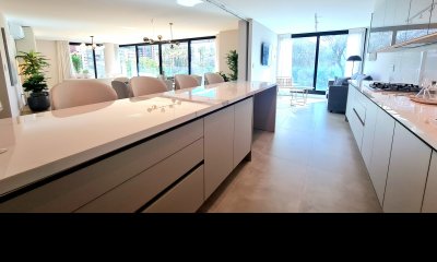 Venta Apartamento de 4 dorm + Servicio + Garaje en Villa Biarritz