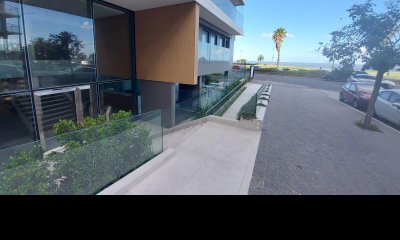 Venta apartamento en edifico premium de dos dormitorios y garaje: Punta Carretas.