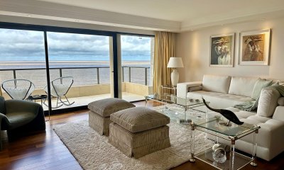 Venta apartamento de 3 dormitorios y servicio, en rambla de Punta Carretas
