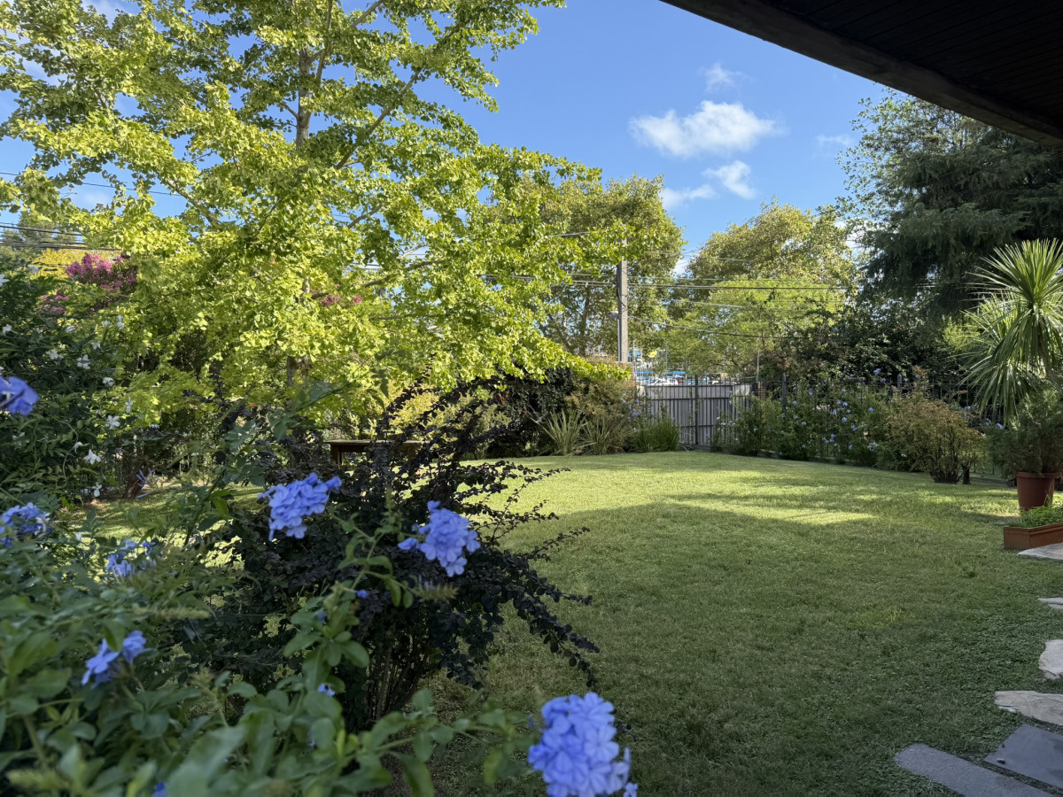 Casa Ph  en venta de 3 dormitorios, 2 garajes y jardìn de uso exclusivo, en Carrasco