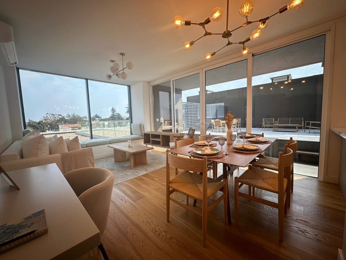 Venta Apartamento de dos dormitorios + Parrillero + Patio en Rambla de Carrasco 