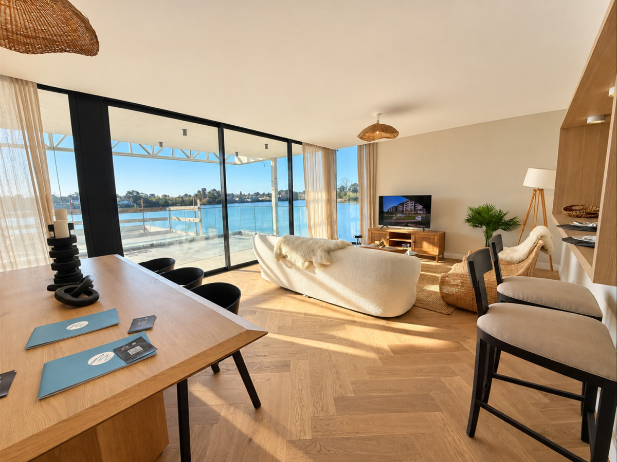Venta Apartamento de 3 dormitorios y 2 garajes en Barrio Marinas Carrasco