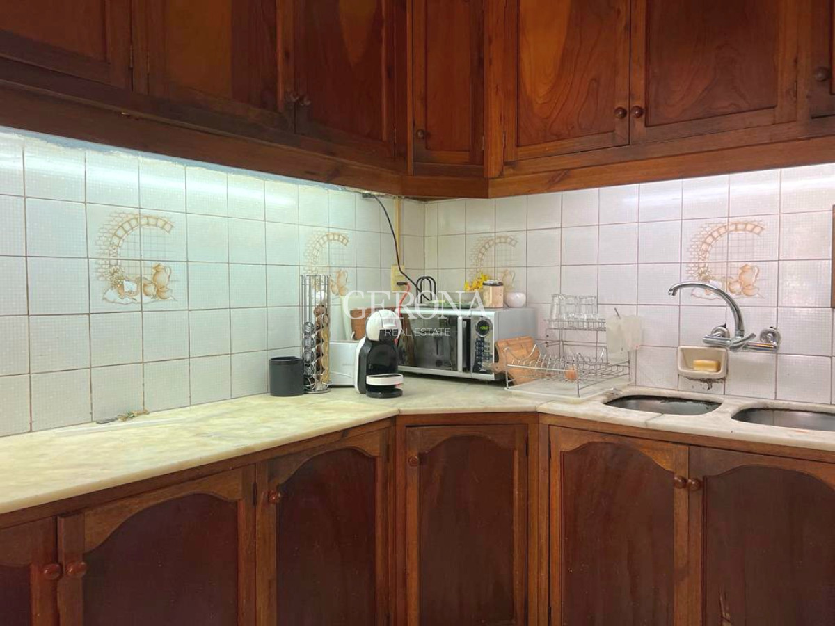Casa ID.64 -  Venta Casa 4 Dormitorios En Malvin. 50 Mts Del Mar. Padrón Único.