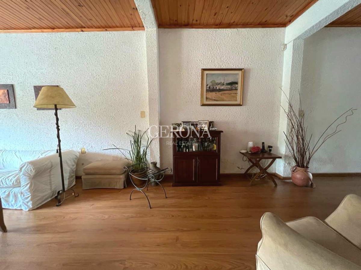 Casa ID.64 -  Venta Casa 4 Dormitorios En Malvin. 50 Mts Del Mar. Padrón Único.