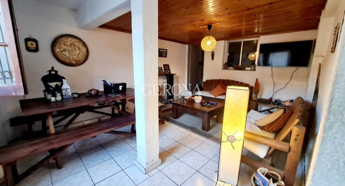 Casa ID.64 -  Venta Casa 4 Dormitorios En Malvin. 50 Mts Del Mar. Padrón Único.