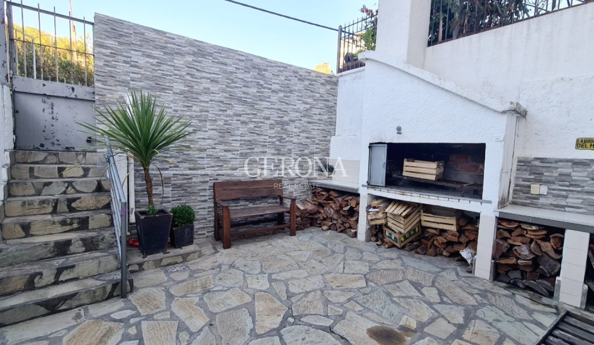 Casa ID.64 -  Venta Casa 4 Dormitorios En Malvin. 50 Mts Del Mar. Padrón Único.