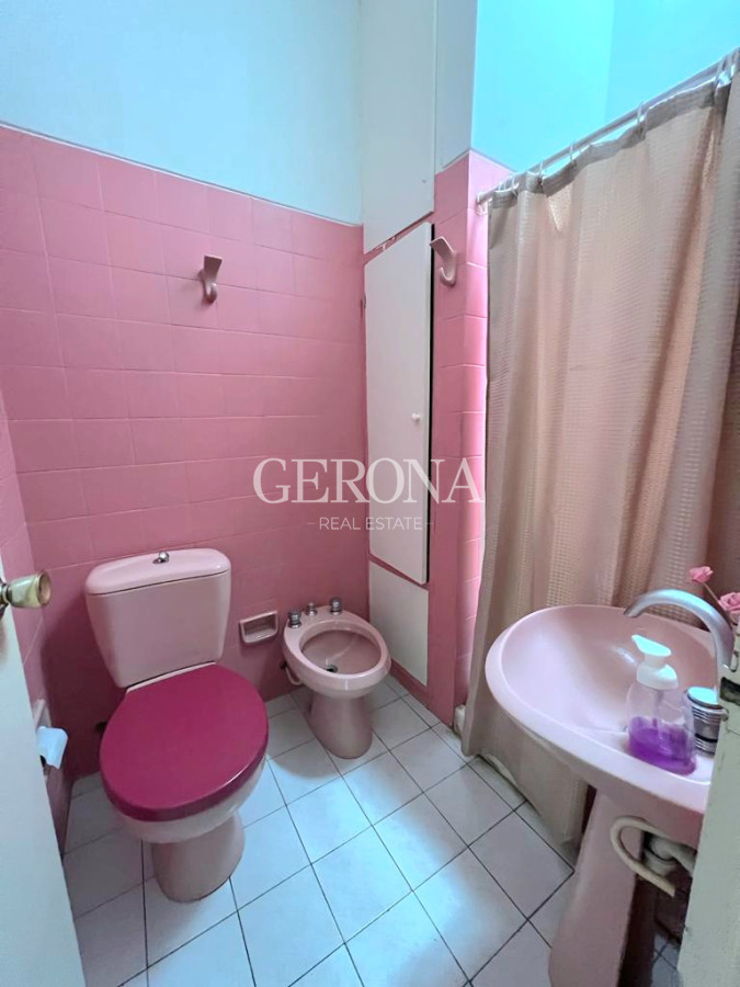 Casa ID.64 -  Venta Casa 4 Dormitorios En Malvin. 50 Mts Del Mar. Padrón Único.
