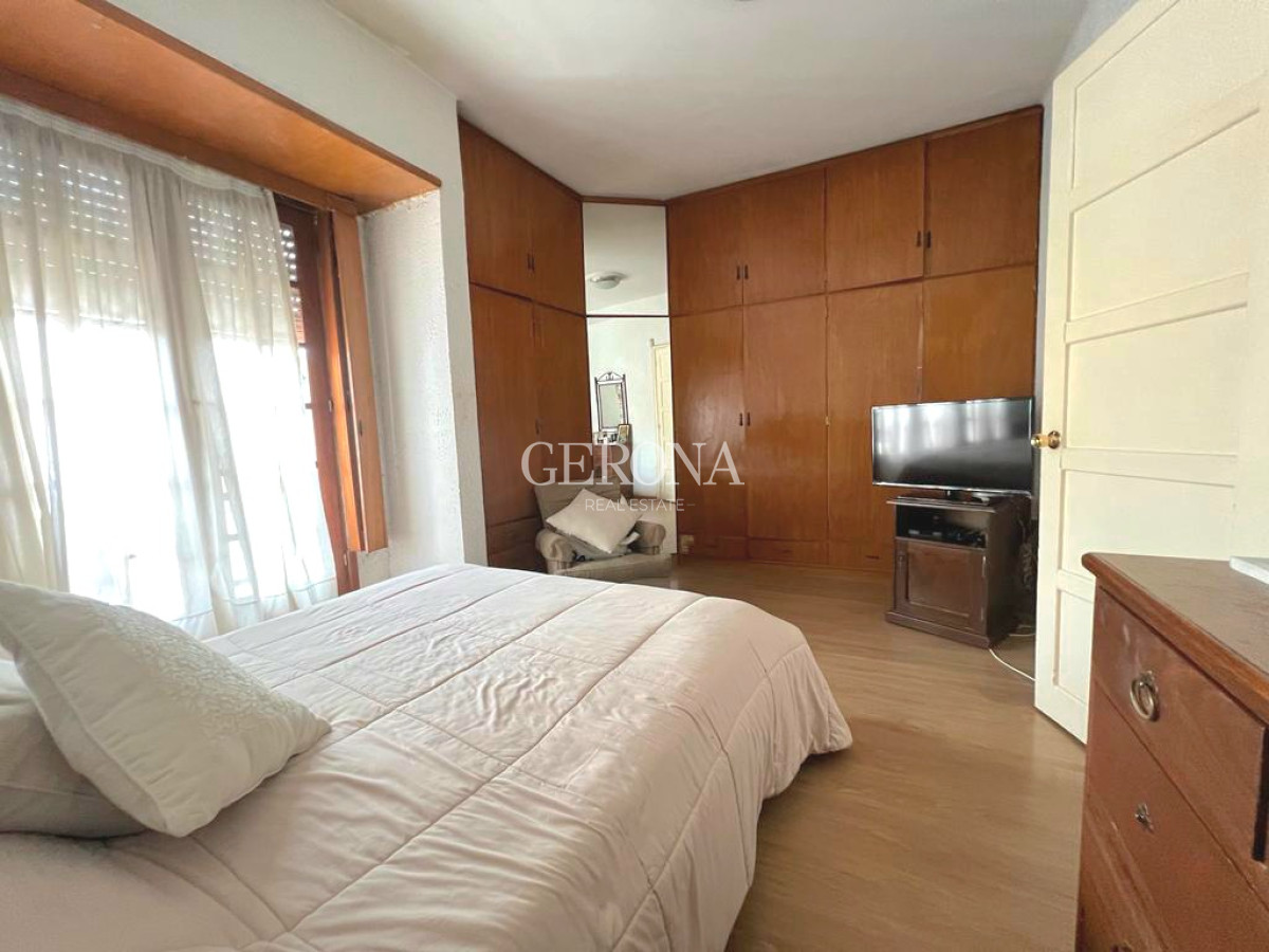 Casa ID.64 -  Venta Casa 4 Dormitorios En Malvin. 50 Mts Del Mar. Padrón Único.