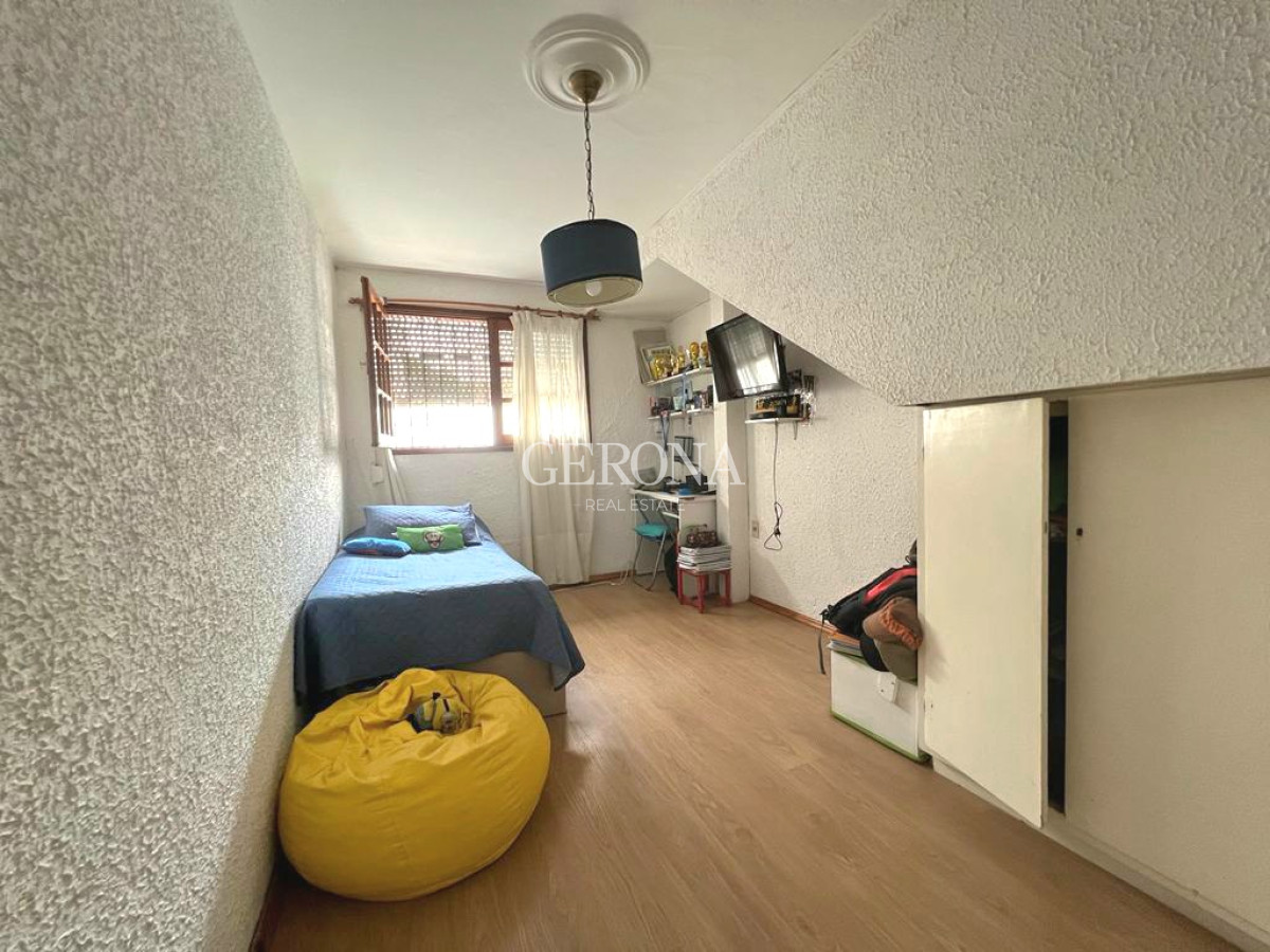 Casa ID.64 -  Venta Casa 4 Dormitorios En Malvin. 50 Mts Del Mar. Padrón Único.