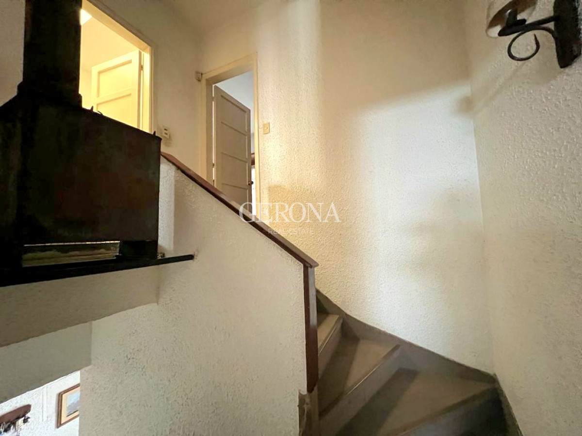 Casa ID.64 -  Venta Casa 4 Dormitorios En Malvin. 50 Mts Del Mar. Padrón Único.