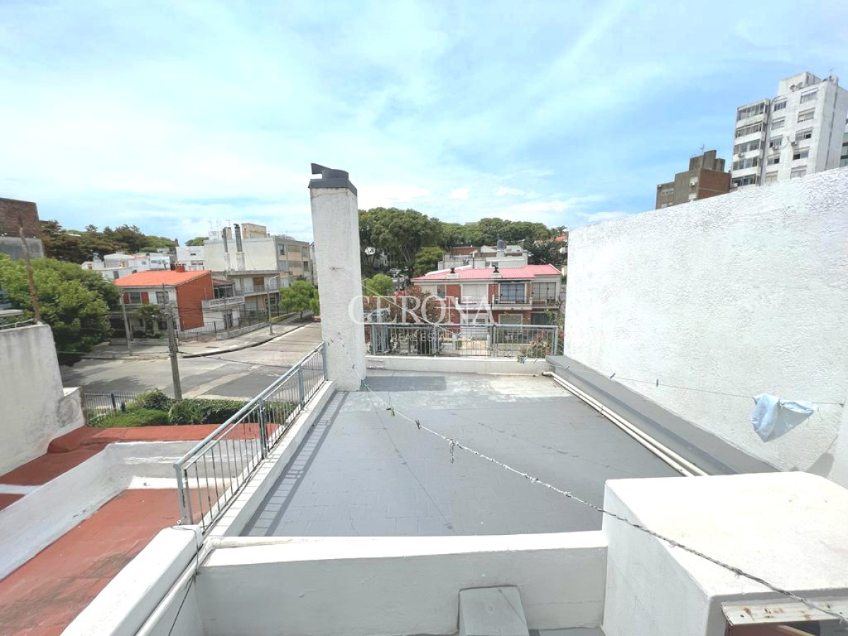 Casa ID.64 -  Venta Casa 4 Dormitorios En Malvin. 50 Mts Del Mar. Padrón Único.