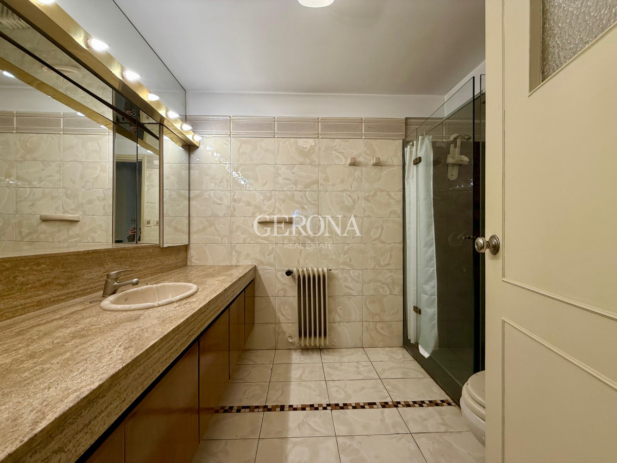 Casa ID.279 - Venta casa de 3 dorm y servicio completo, frente al mar, en Carrasco-Punta Gorda