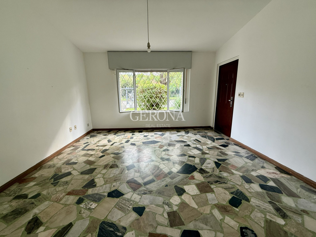 Casa ID.255 - Venta casa ph de 2 dormitorios, jardín y fondo en Punta Gorda-Carrasco Norte