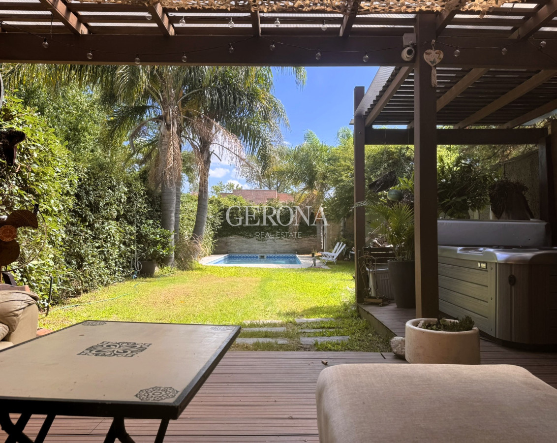 Casa ID.262 - Venta casa de tres dormitorios, jardín y piscina en zona colegios, Carrasco Norte