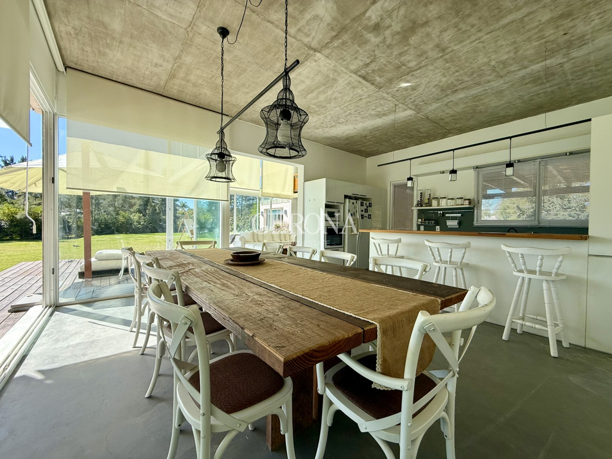 Casa ID.283 - Venta Casa en Marina de Santa Lucía, con 1644 m2 de terreno, 274 edificado y doble muelle.