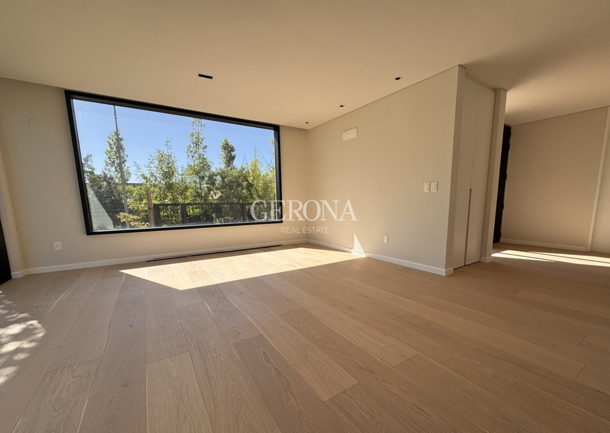 Casa ID.259 - Venta Casa de 3 dormitorios, jardín a estrenar 