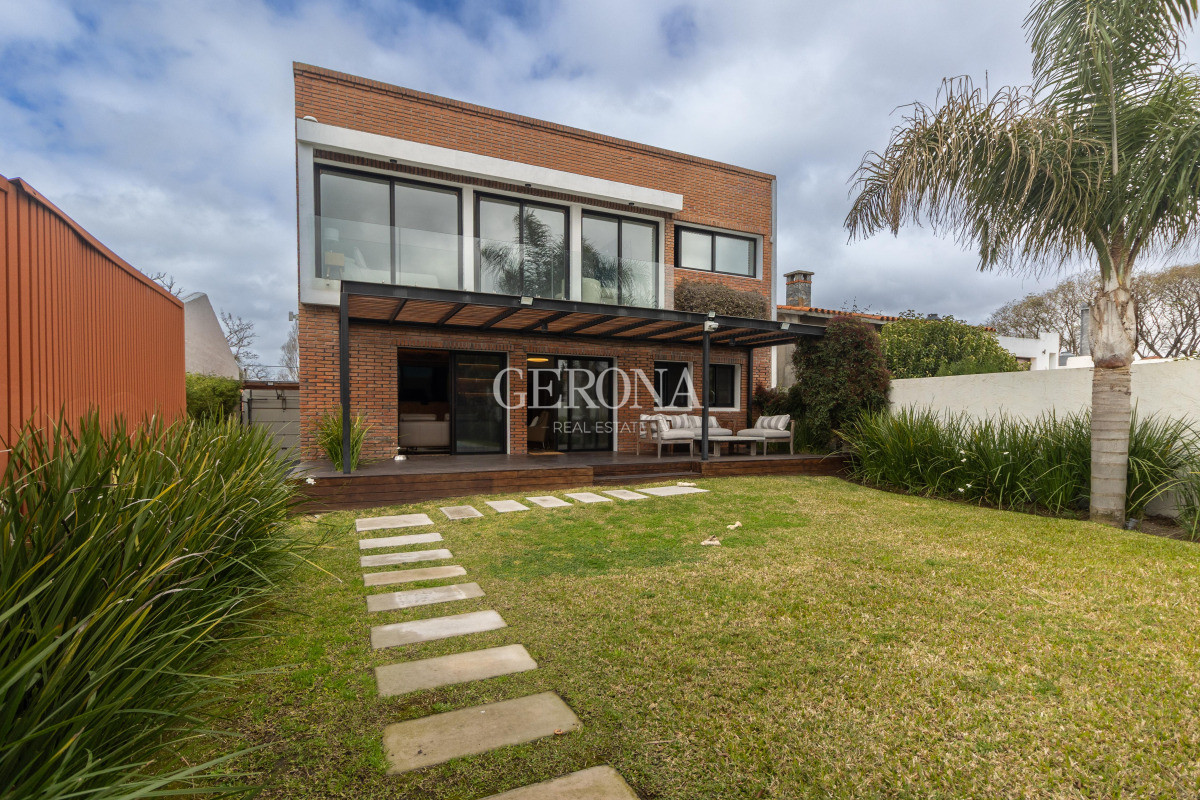 Casa ID.286 - Venta casa de 4 dormitorios en Punta Gorda. Amoblada.