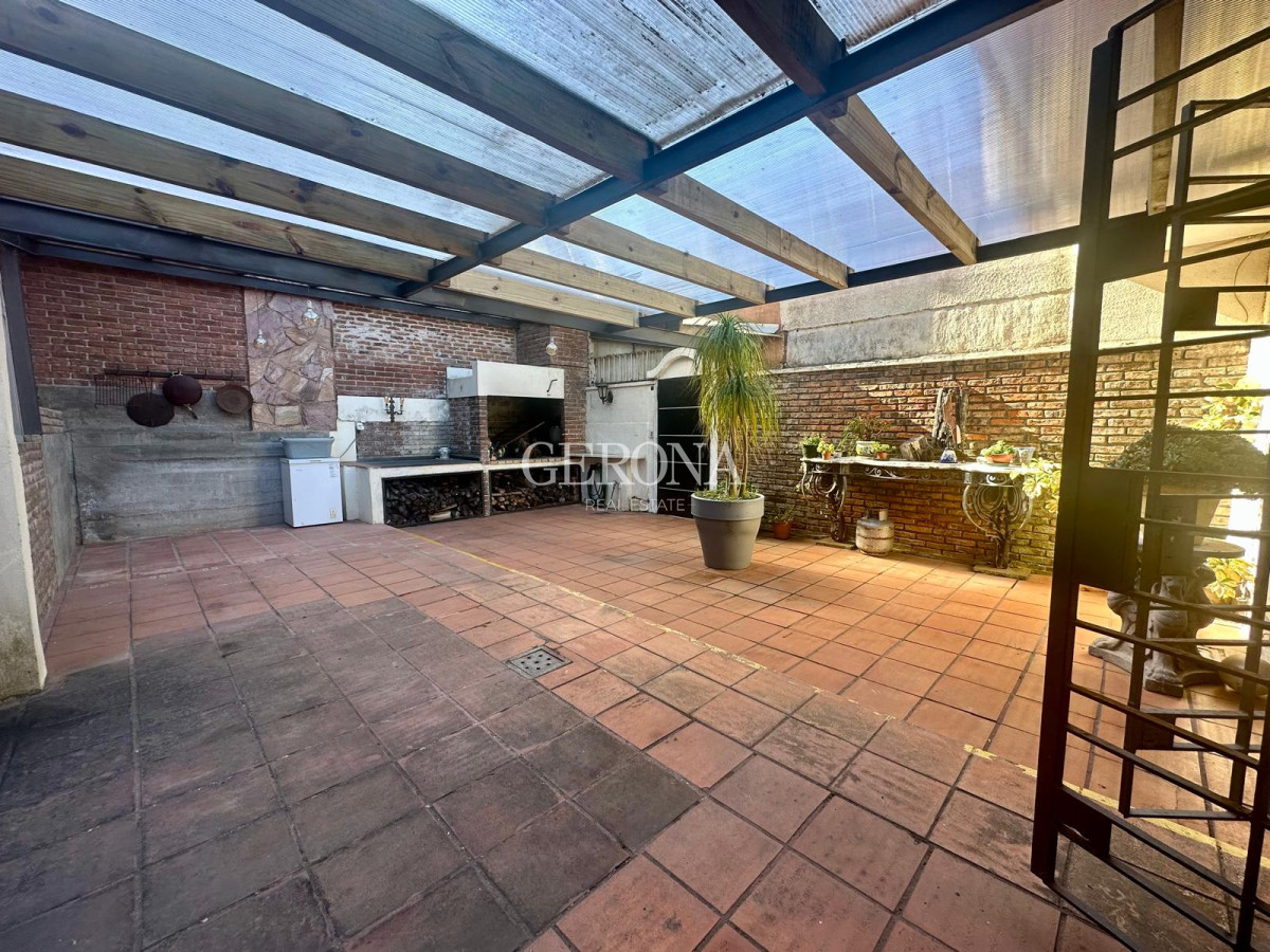 Casa ID.242 - Venta casa de tres dormitorios y servicio, en Rambla de Punta Gorda. 
