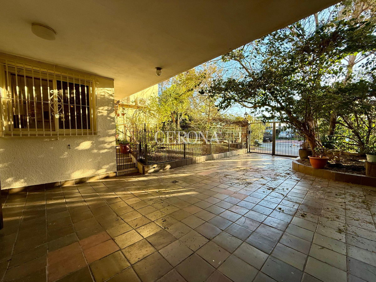 Casa ID.279 - Venta casa de 3 dorm y servicio completo, frente al mar, en Carrasco-Punta Gorda
