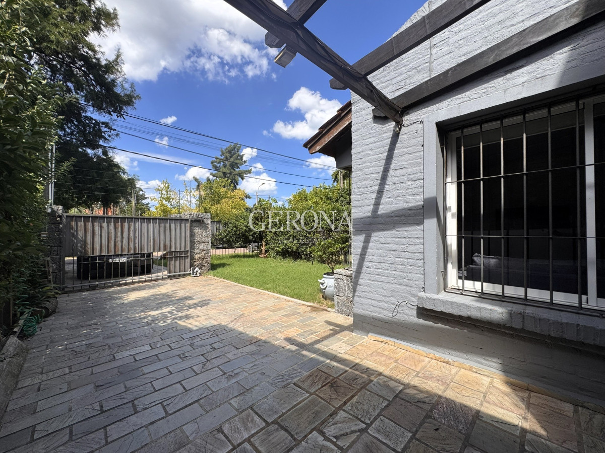 Casa ID.262 - Venta casa de tres dormitorios, jardín y piscina en zona colegios, Carrasco Norte