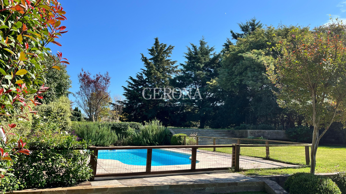 Casa ID.270 - Alquiler Casa de 4 dormitorios y servicio, de 352 m2, en Lomas de la Tahona