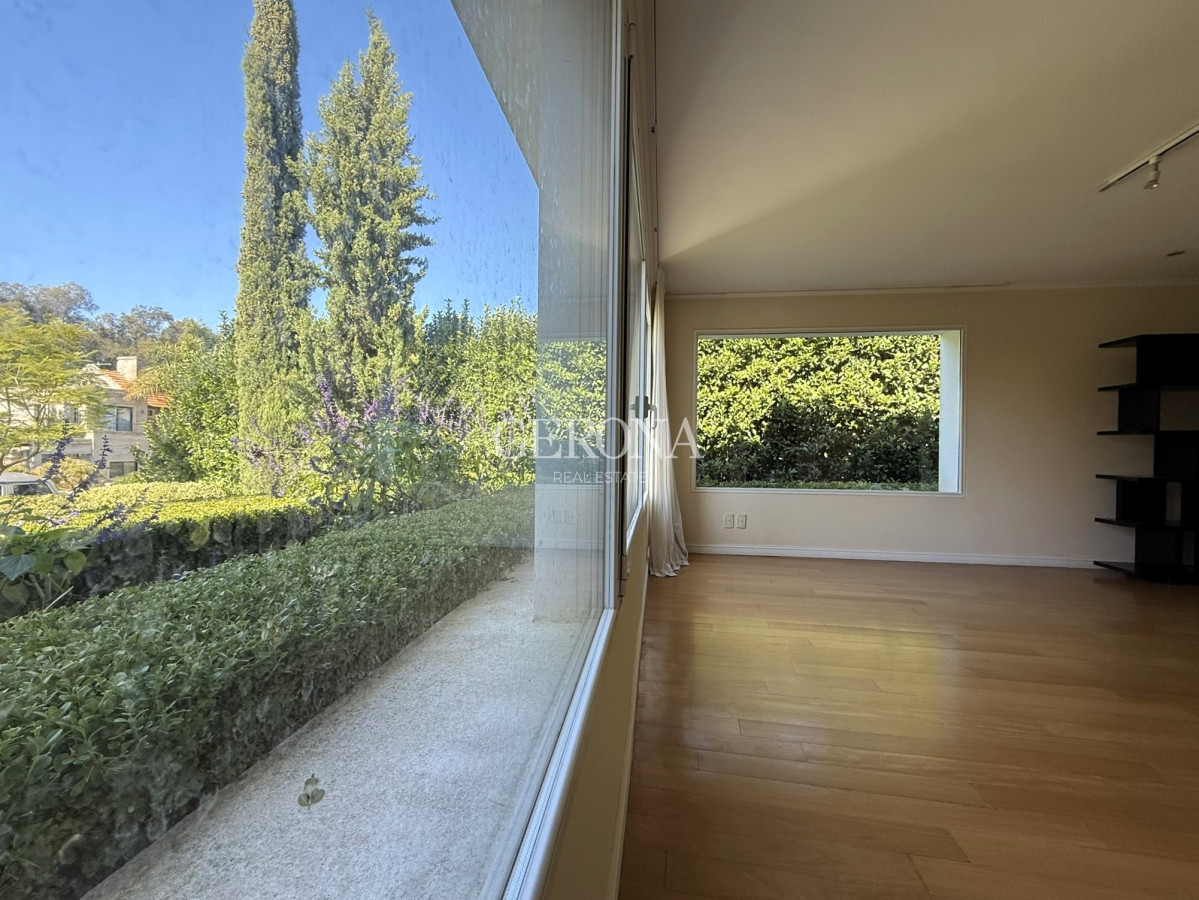 Casa ID.270 - Alquiler Casa de 4 dormitorios y servicio, de 352 m2, en Lomas de la Tahona