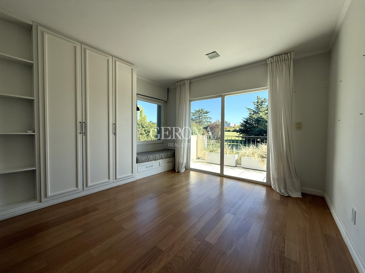 Casa ID.270 - Alquiler Casa de 4 dormitorios y servicio, de 352 m2, en Lomas de la Tahona
