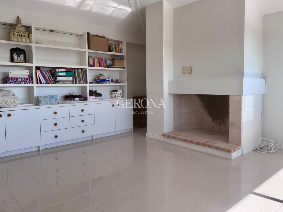 Casa ID.270 - Alquiler Casa de 4 dormitorios y servicio, de 352 m2, en Lomas de la Tahona