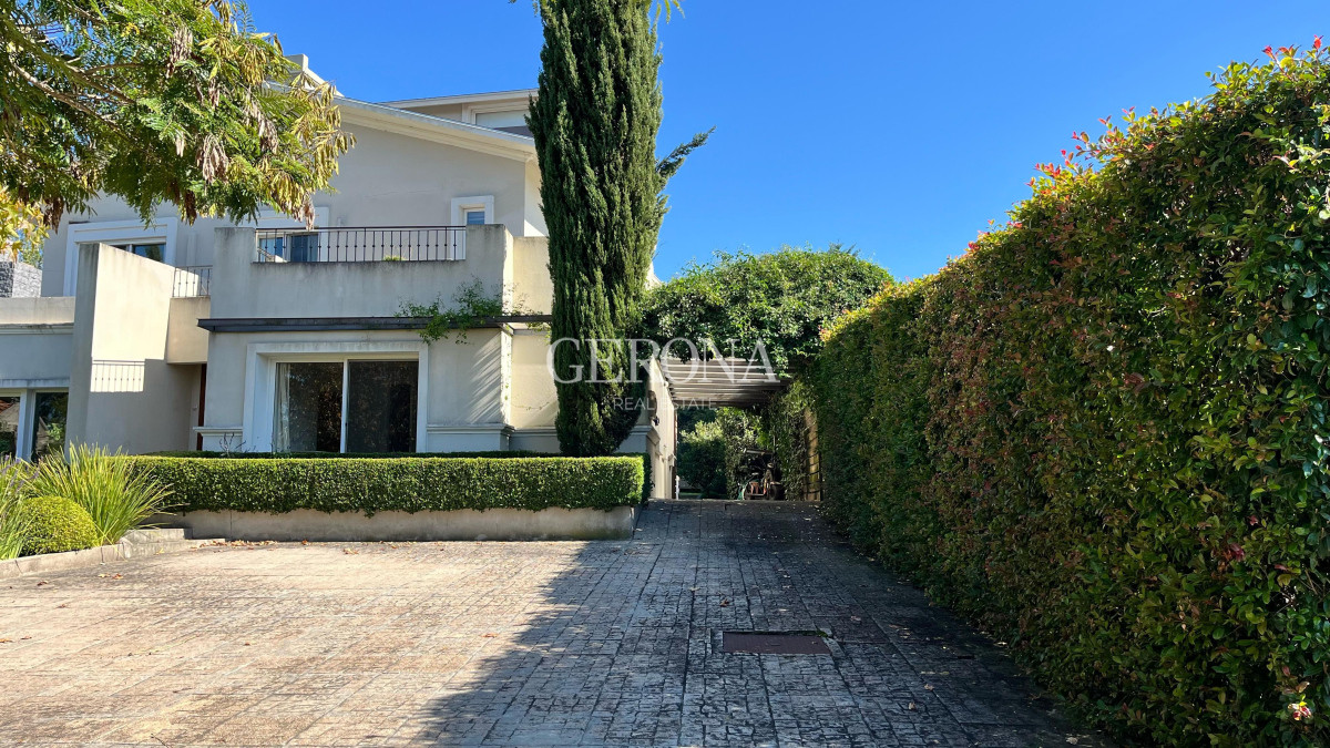 Casa ID.270 - Alquiler Casa de 4 dormitorios y servicio, de 352 m2, en Lomas de la Tahona