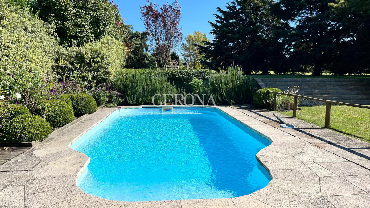 Casa ID.270 - Alquiler Casa de 4 dormitorios y servicio, de 352 m2, en Lomas de la Tahona
