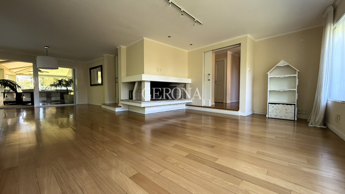 Casa ID.270 - Alquiler Casa de 4 dormitorios y servicio, de 352 m2, en Lomas de la Tahona