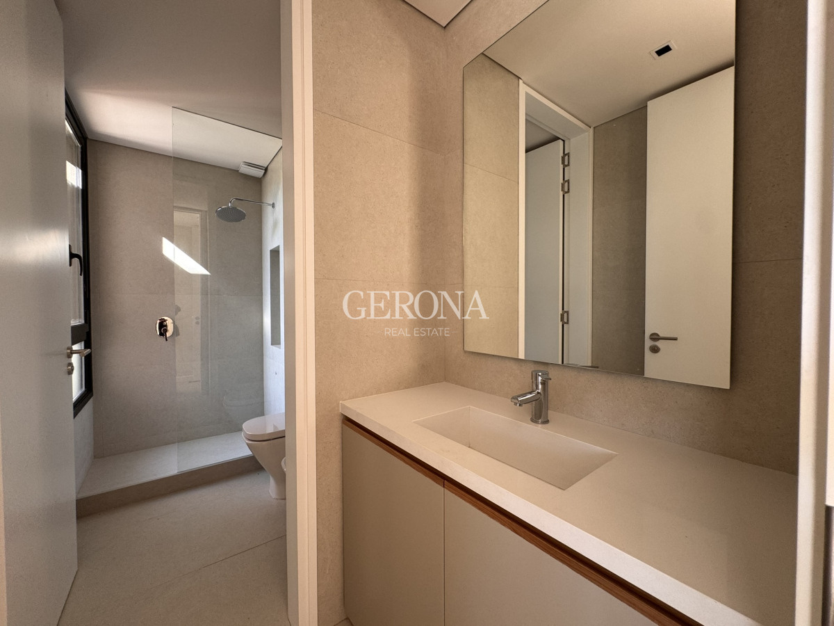 Casa ID.259 - Venta Casa de 3 dormitorios, jardín a estrenar 