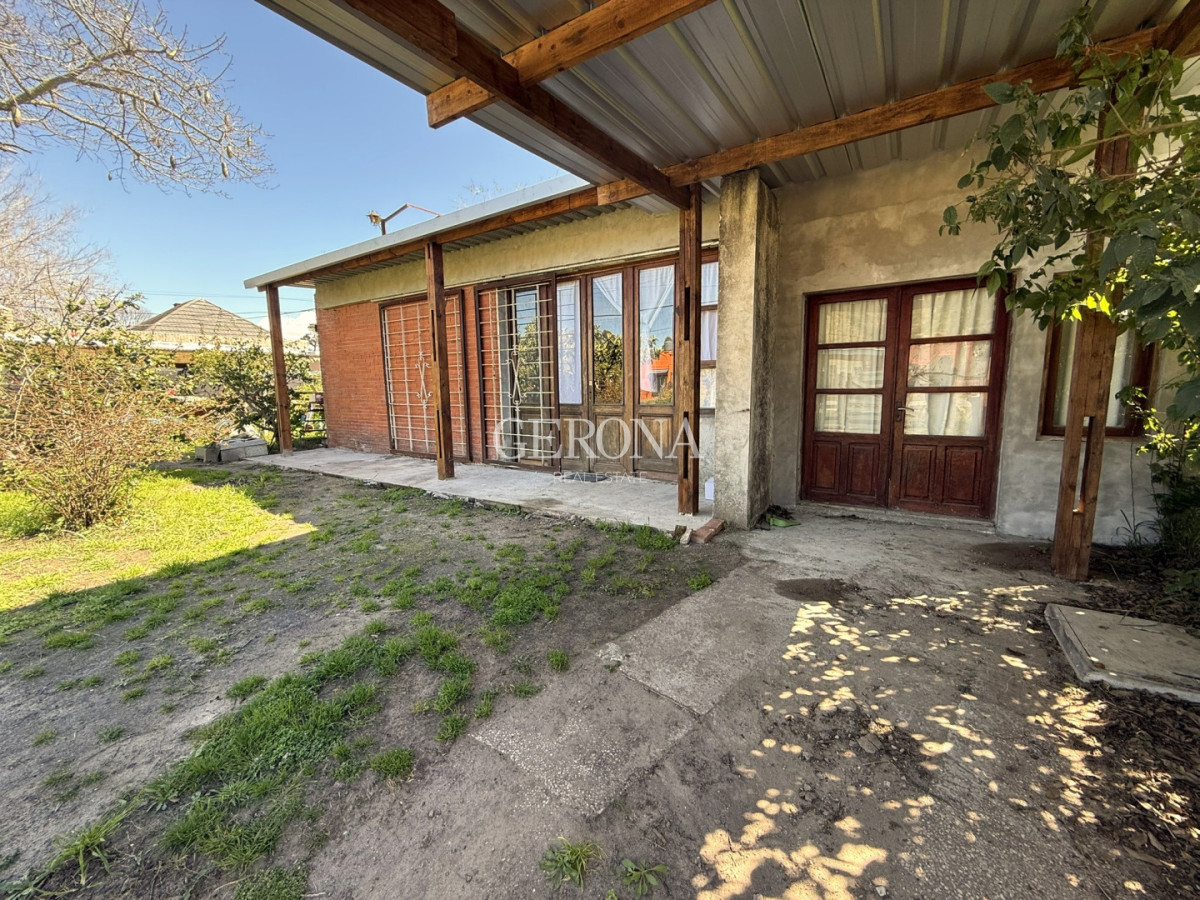 Casa ID.318 - Venta casa de dos dormitorios y gran fondo en Solymar Norte.