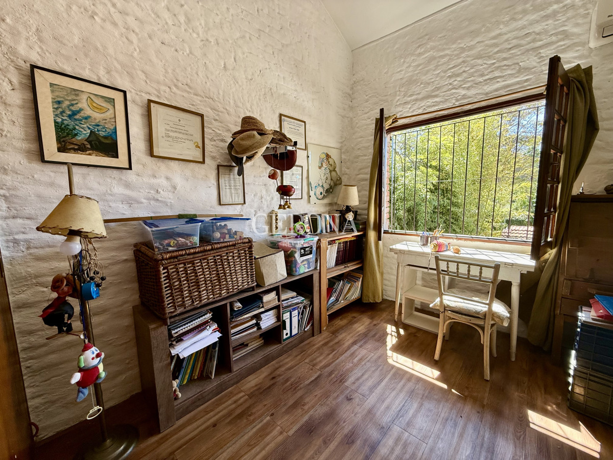 Casa ID.265 - Venta de Casa de tres dormitorios en Parque de Miramar