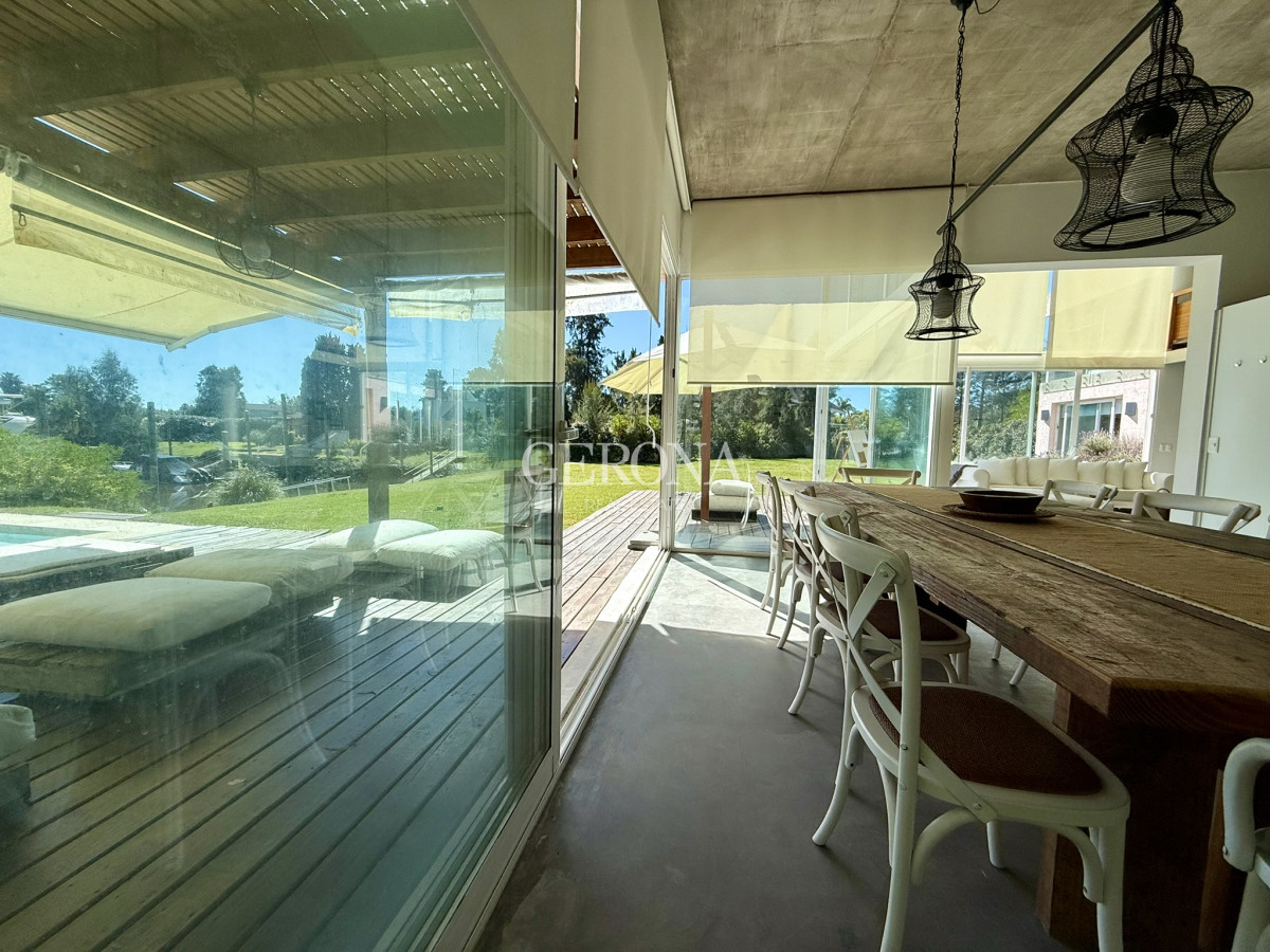 Casa ID.283 - Venta Casa en Marina de Santa Lucía, con 1644 m2 de terreno, 274 edificado y doble muelle.
