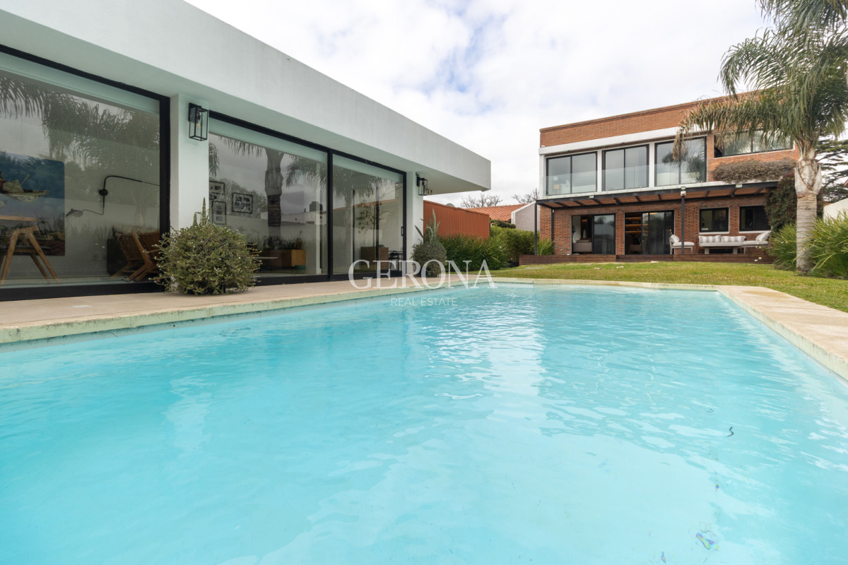 Casa ID.286 - Venta casa de 4 dormitorios en Punta Gorda. Amoblada.