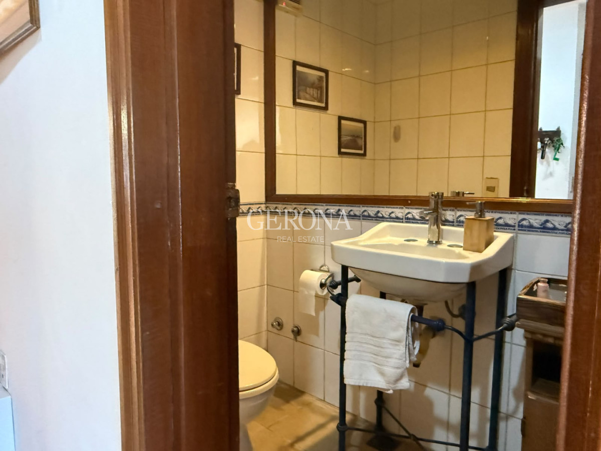 Casa ID.316 - Venta casa de 3 dormitorios, jardín, barbacoa y garaje en Punta Gorda.