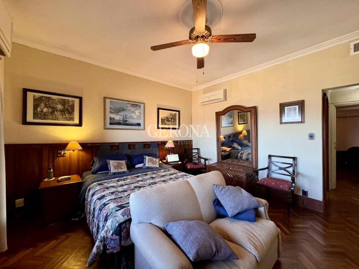 Casa ID.242 - Venta casa de tres dormitorios y servicio, en Rambla de Punta Gorda. 