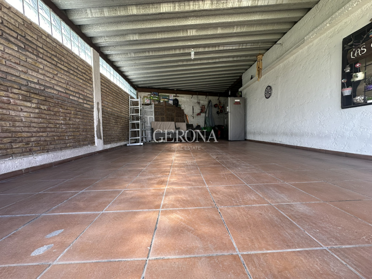 Casa ID.255 - Venta casa ph de 2 dormitorios, jardín y fondo en Punta Gorda-Carrasco Norte
