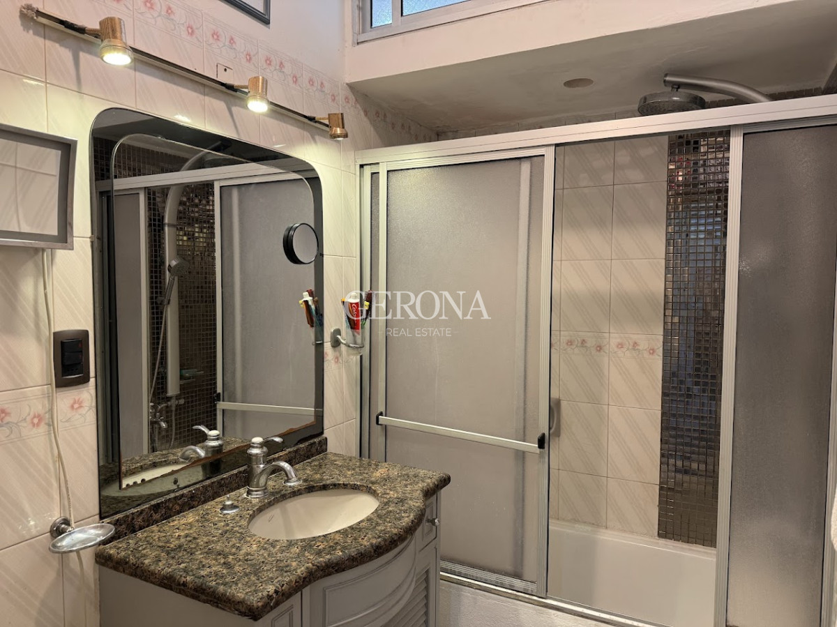 Casa ID.242 - Venta casa de tres dormitorios y servicio, en Rambla de Punta Gorda. 