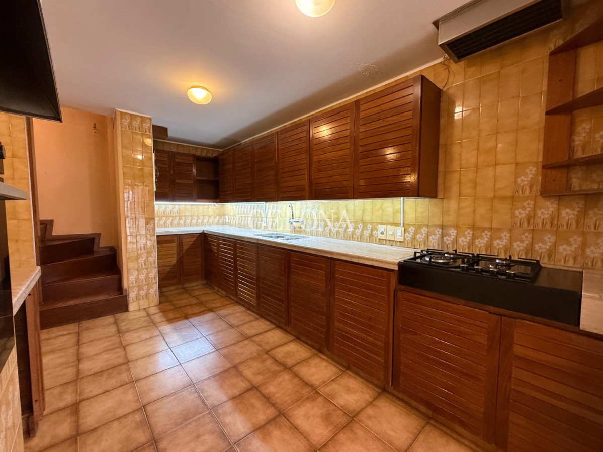 Casa ID.279 - Venta casa de 3 dorm y servicio completo, frente al mar, en Carrasco-Punta Gorda
