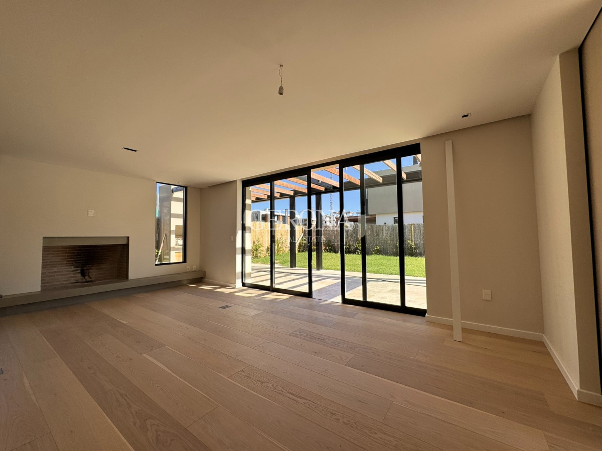 Casa ID.259 - Venta Casa de 3 dormitorios, jardín a estrenar 