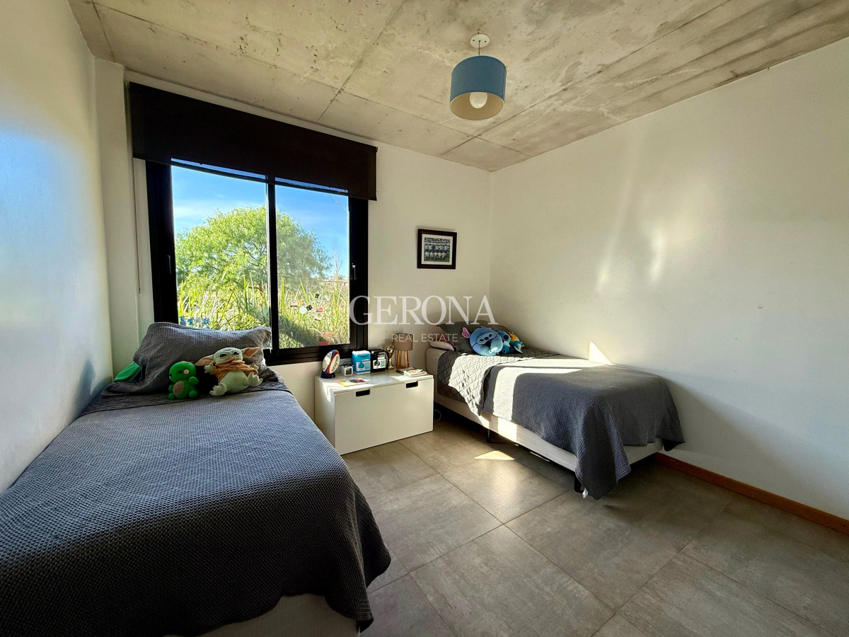 Casa ID.272 - Venta Casa de 4 dormitorios, jardín y piscina en,  Barrio Privado
