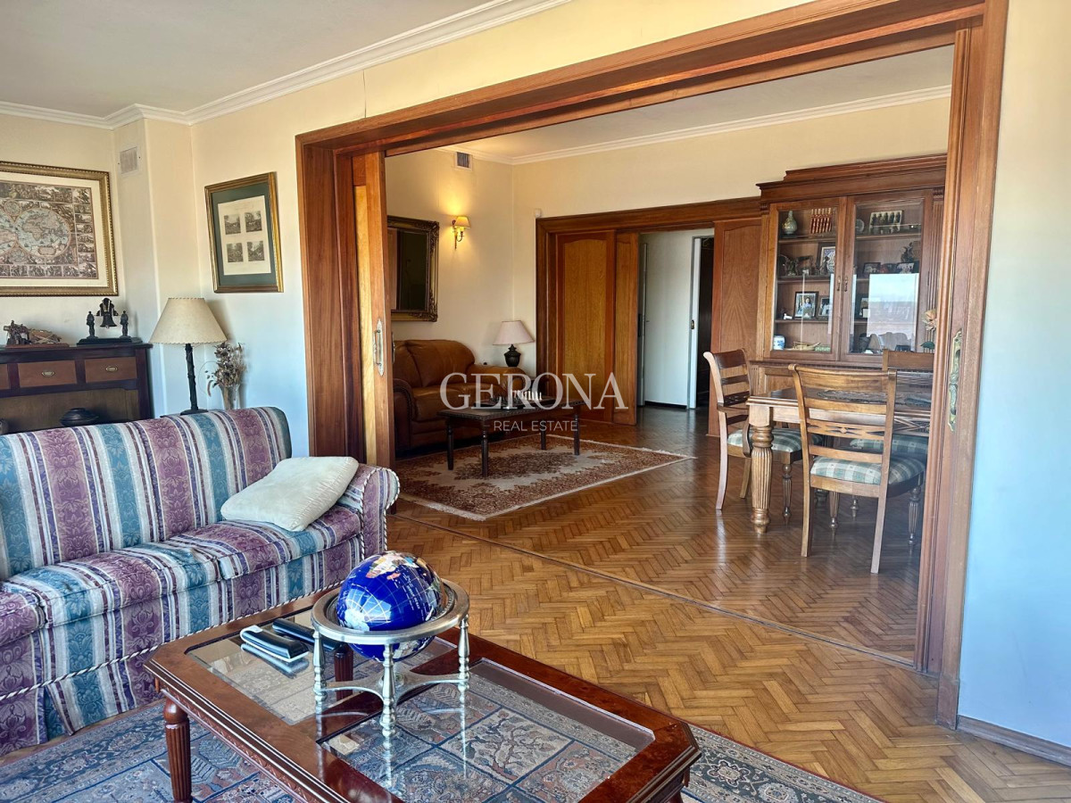 Casa ID.242 - Venta casa de tres dormitorios y servicio, en Rambla de Punta Gorda. 