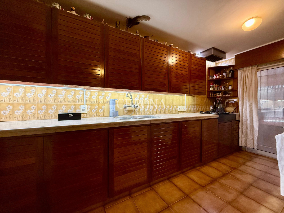 Casa ID.279 - Venta casa de 3 dorm y servicio completo, frente al mar, en Carrasco-Punta Gorda