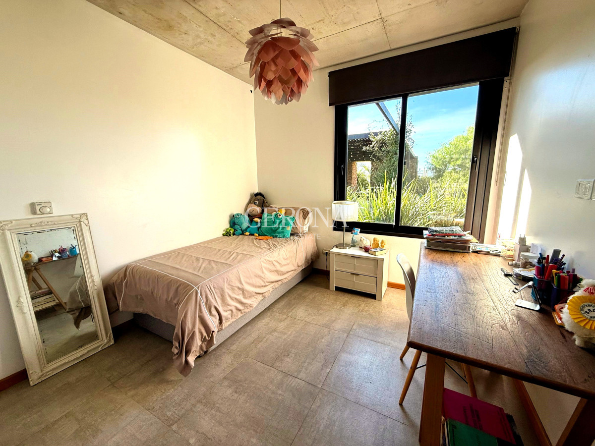 Casa ID.272 - Venta Casa de 4 dormitorios, jardín y piscina en,  Barrio Privado