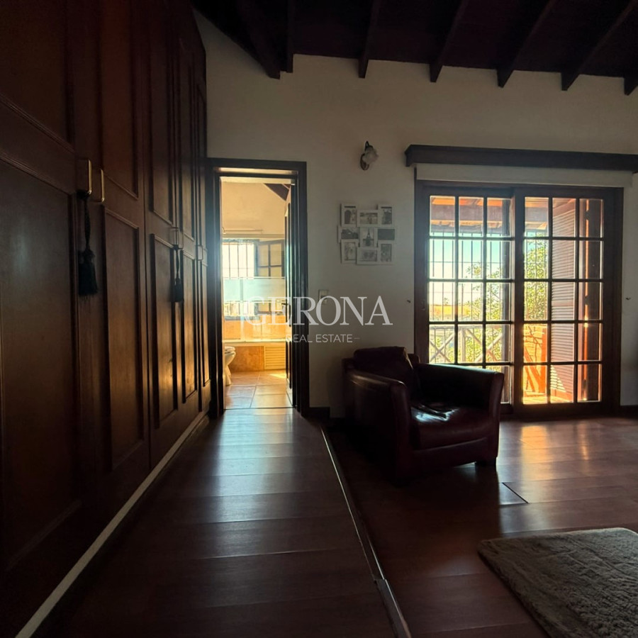 Casa ID.316 - Venta casa de 3 dormitorios, jardín, barbacoa y garaje en Punta Gorda.