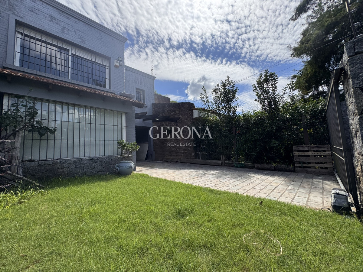 Casa ID.262 - Venta casa de tres dormitorios, jardín y piscina en zona colegios, Carrasco Norte