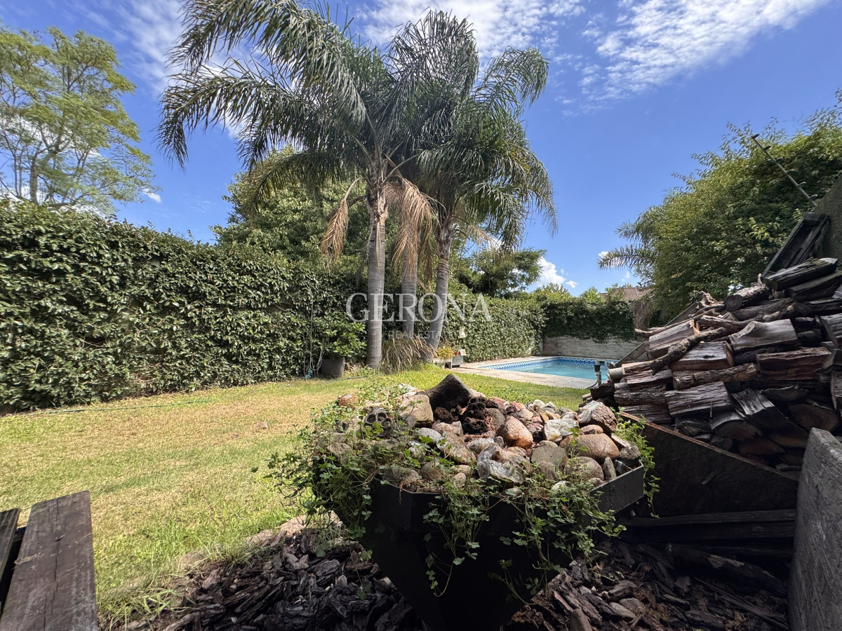 Casa ID.262 - Venta casa de tres dormitorios, jardín y piscina en zona colegios, Carrasco Norte